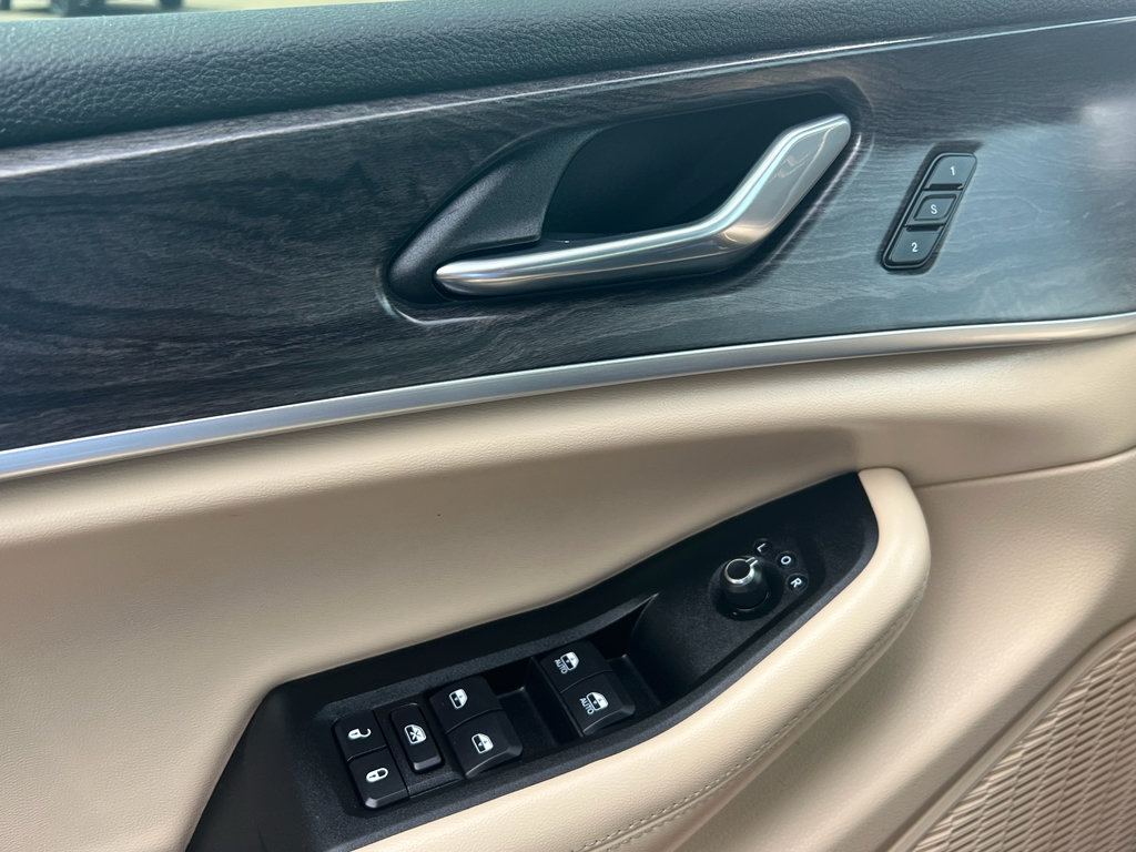 Used 2025 Jeep Grand Cherokee L Limited RWD image 20