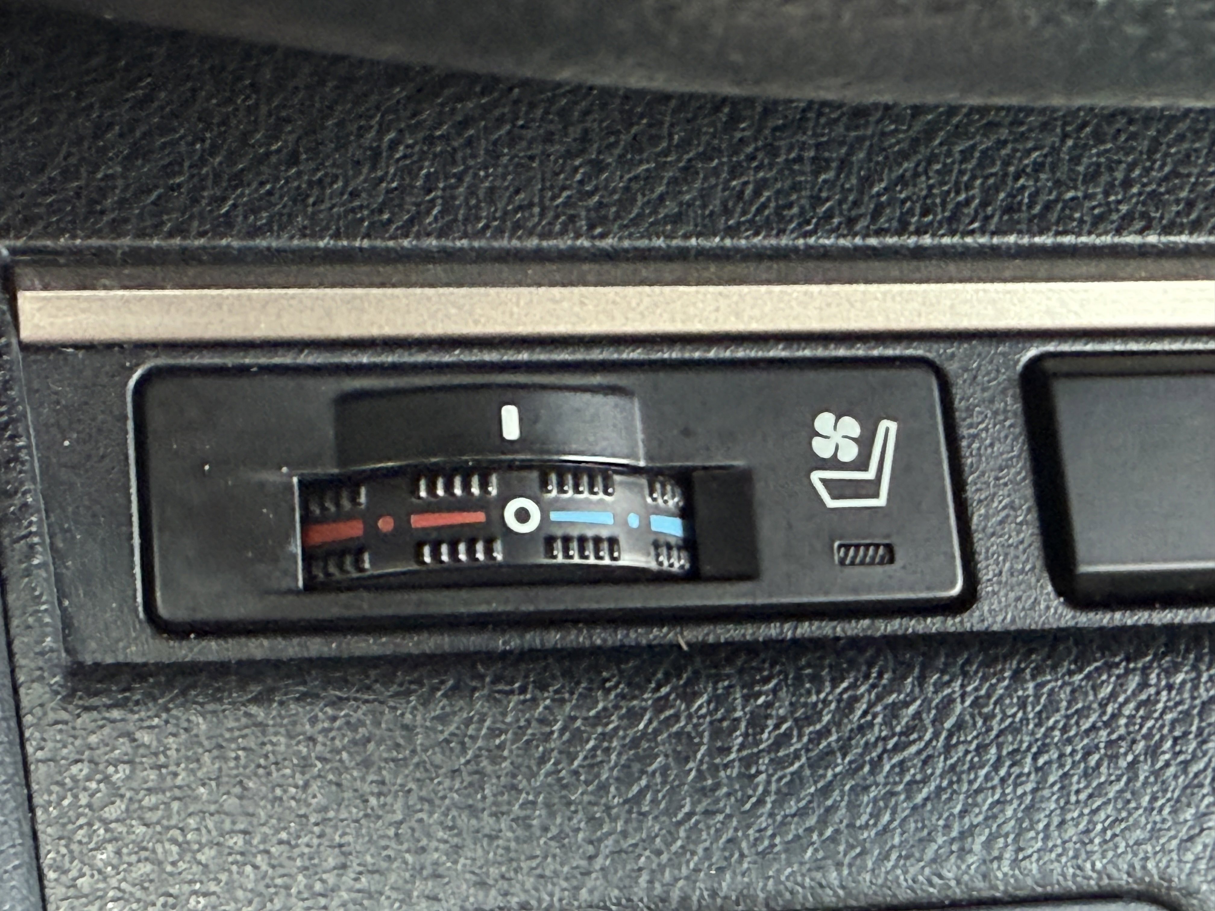 Used 2016 Lexus ES 350 w/ Luxury Package w/Wood Trim image 33