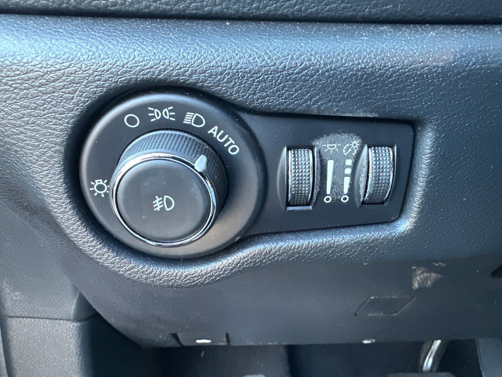 Used 2025 Chrysler Pacifica Limited FWD image 40