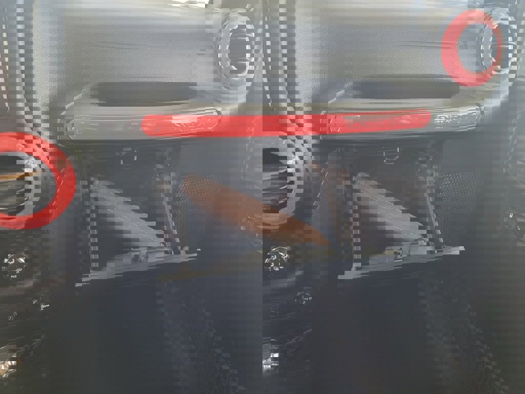 Used 2018 Jeep Wrangler Unlimited Rubicon w/ Connectivity Group image 23