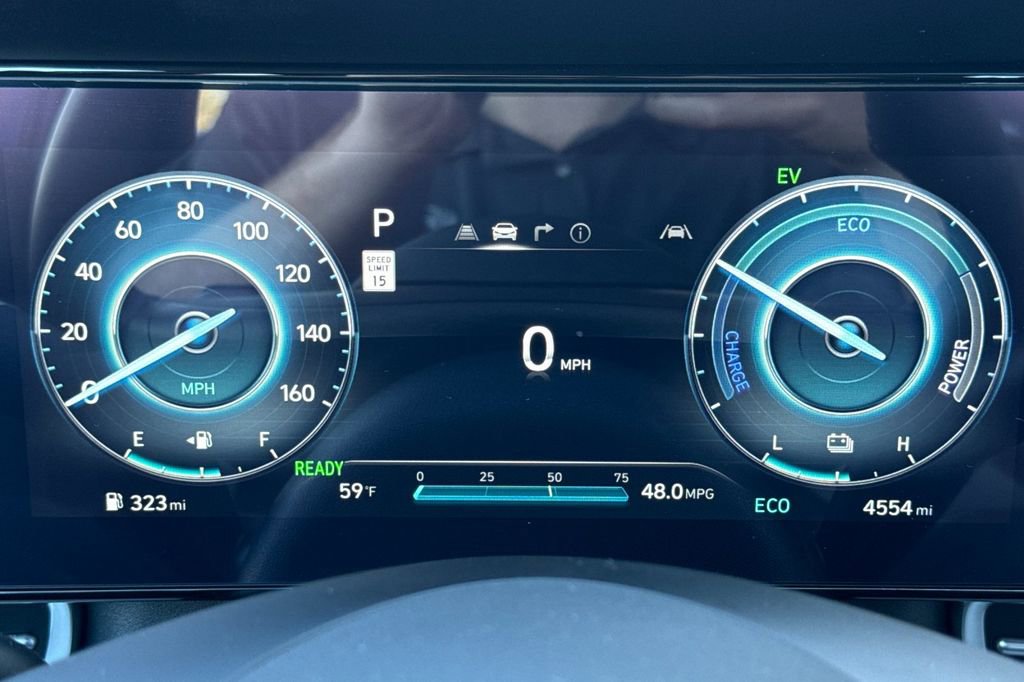 Used 2025 Hyundai Elantra Limited image 22