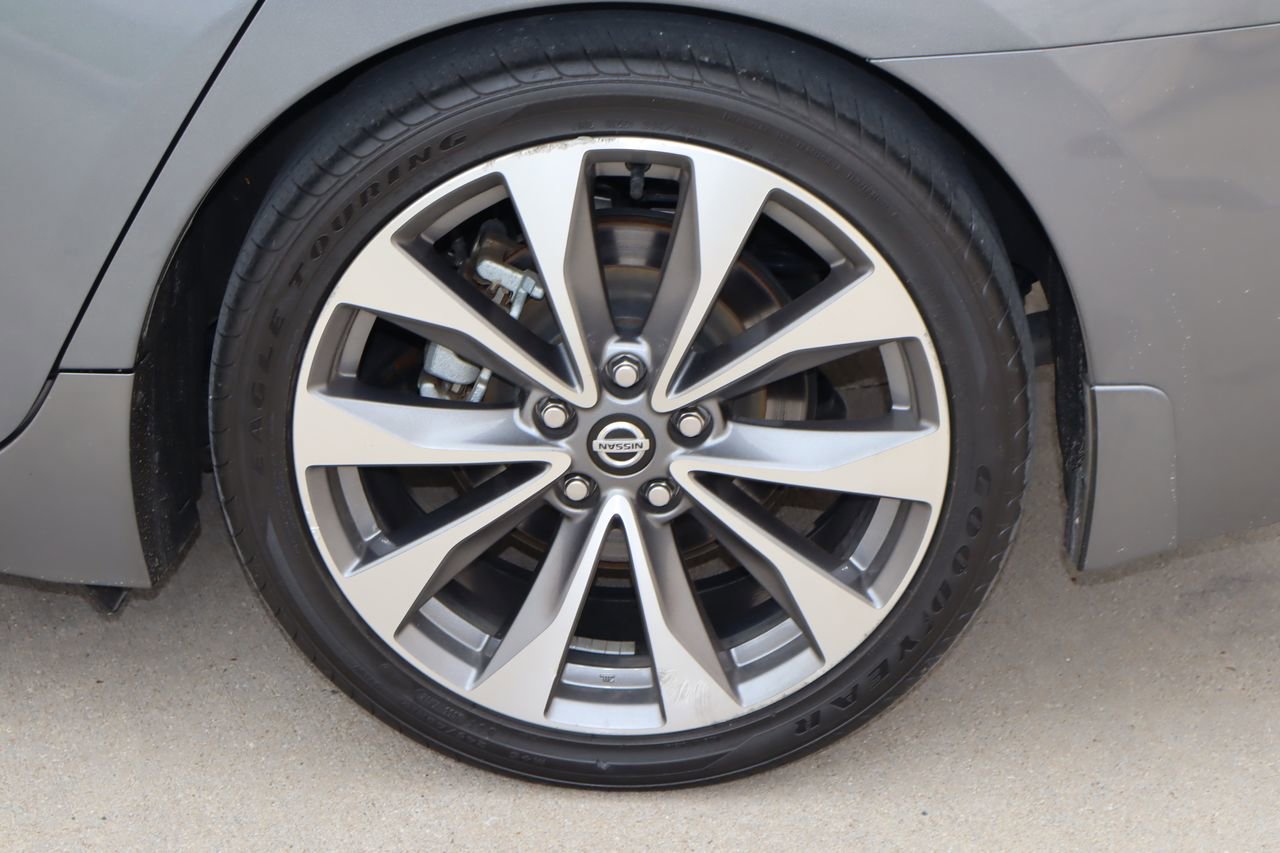 Used 2022 Nissan Maxima Platinum w/ Sport Mat Group FWD image 27