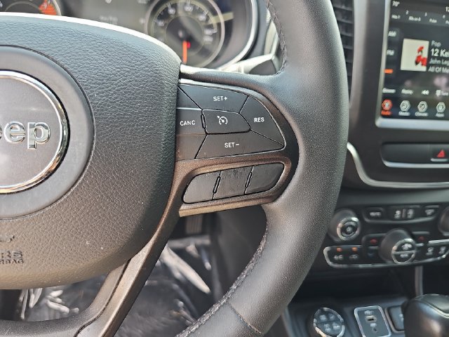 Used 2022 Jeep Cherokee Trailhawk w/ Comfort/Convenience Group AWD/4WD image 19