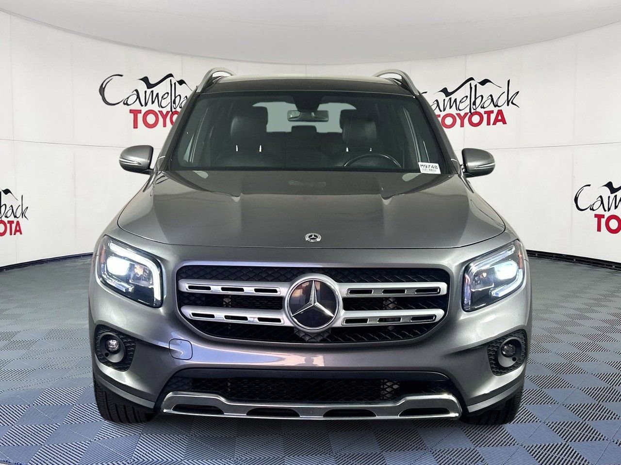 Used 2023 Mercedes-Benz GLB 250 w/ Premium Package image 3
