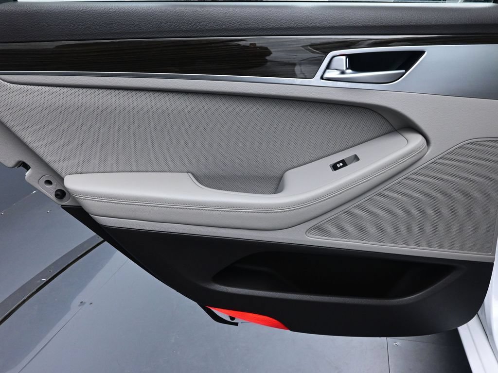 Used 2020 Genesis G80 3.8 RWD image 21