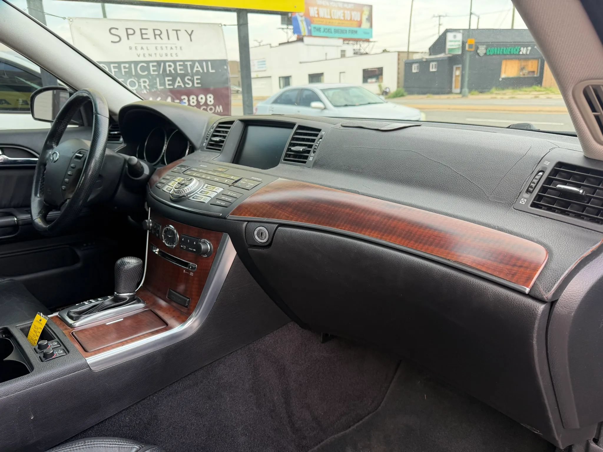 Used 2010 INFINITI M35 w/ Technology Pkg RWD image 9
