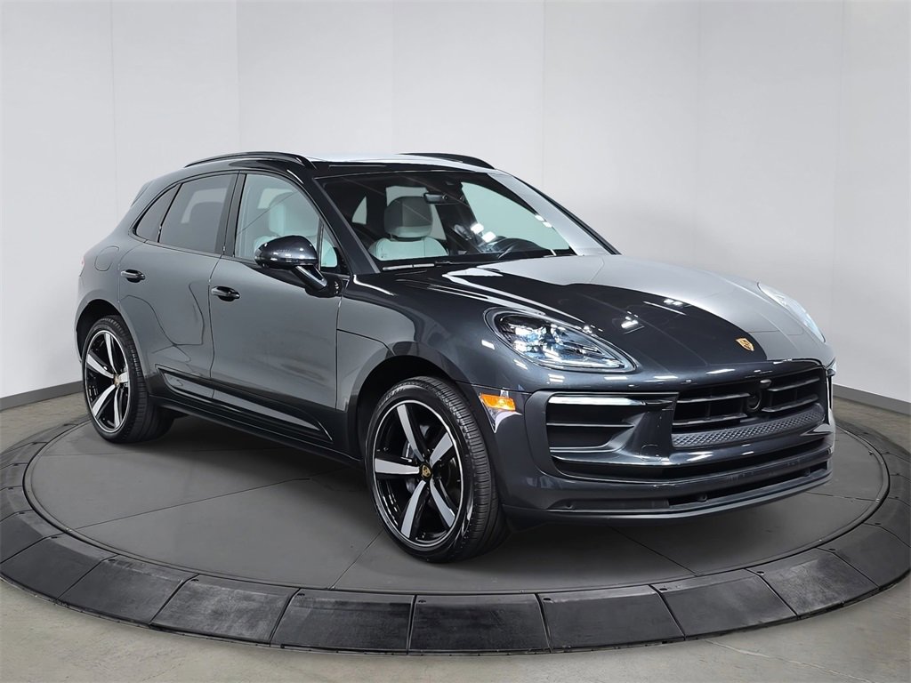 Used 2025 Porsche Macan image 9