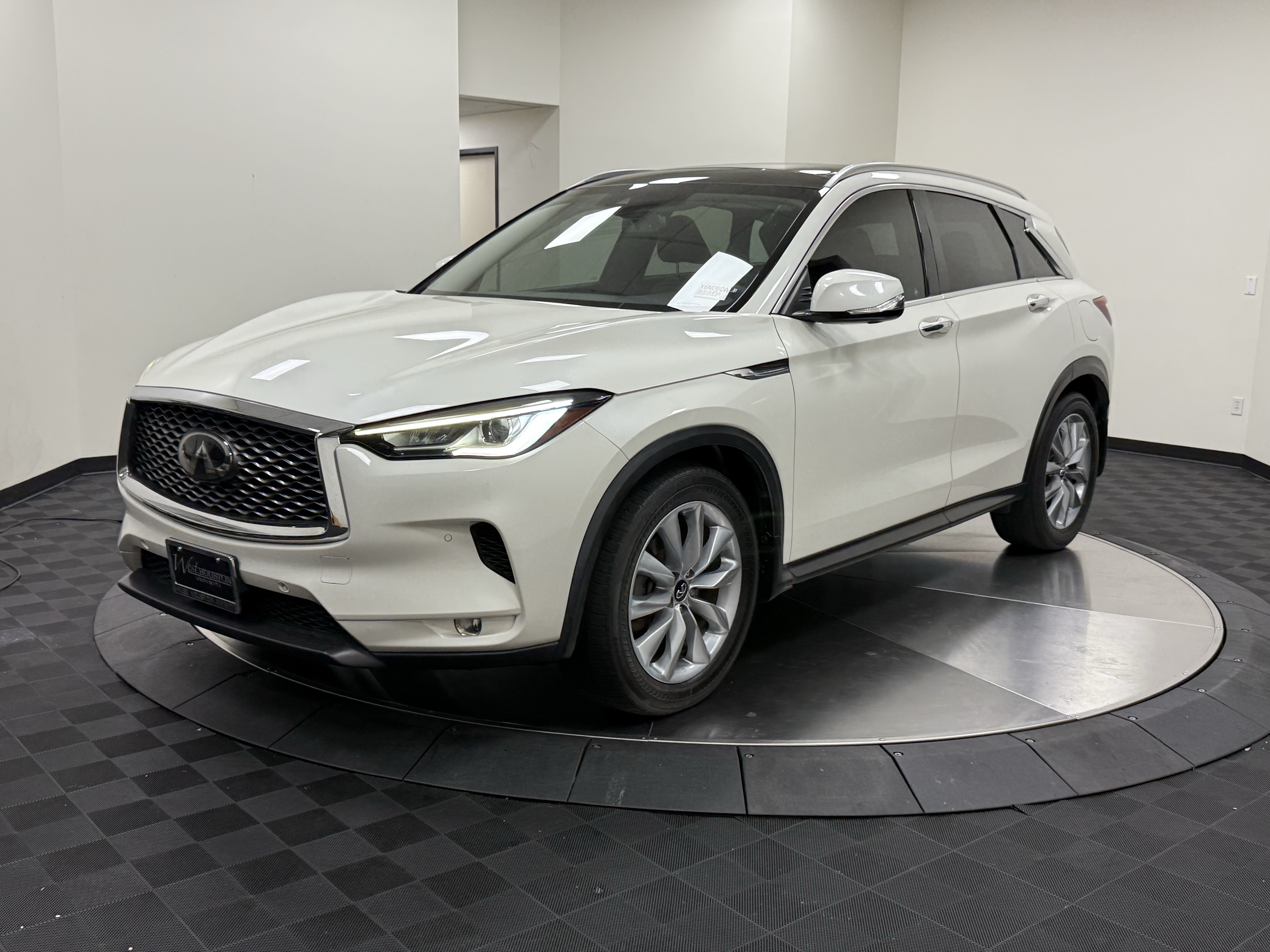 Used 2022 INFINITI QX50 Essential FWD image 3