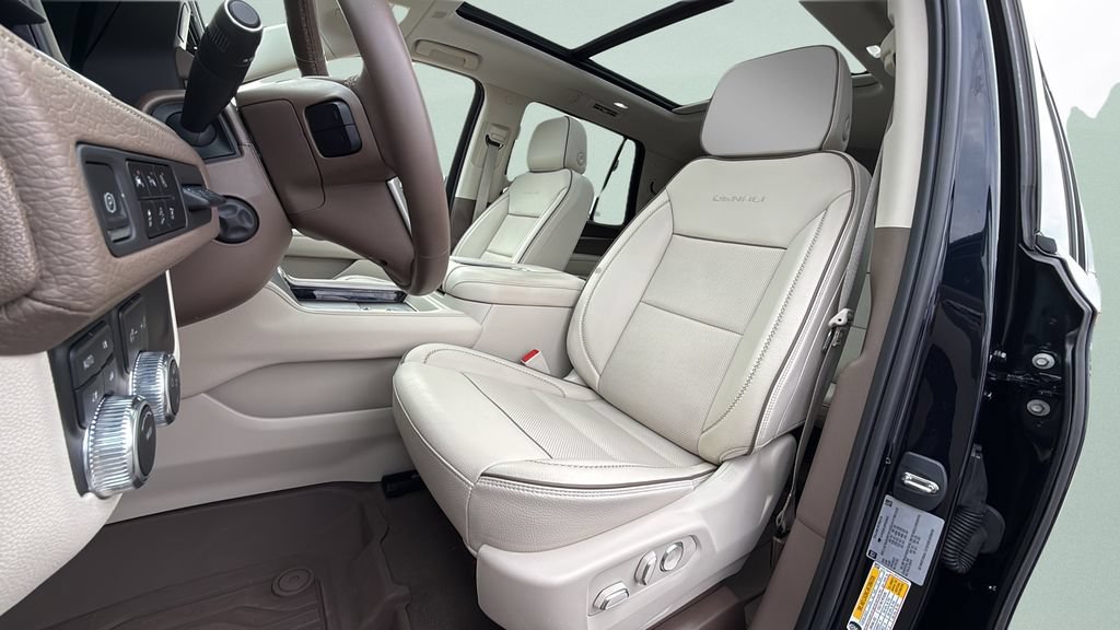Used 2023 GMC Yukon Denali AWD/4WD image 4