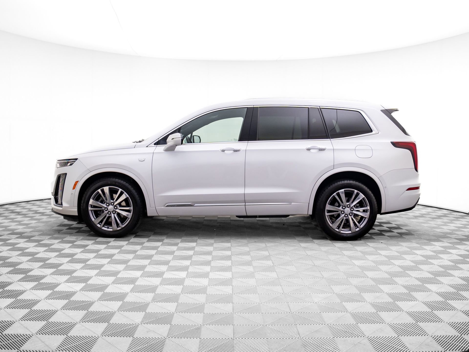 Certified 2024 Cadillac XT6 Premium Luxury w/ Platinum Package image 5