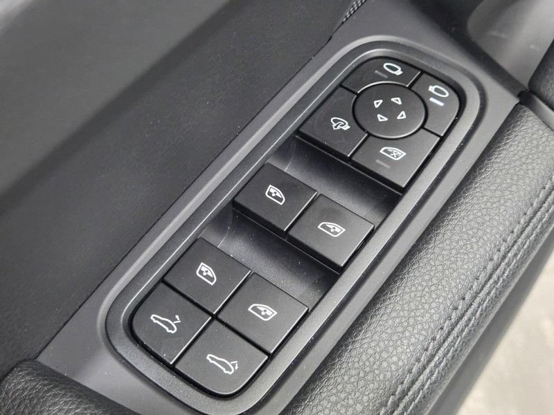 Certified 2026 Porsche Cayenne Coupe AWD/4WD image 24