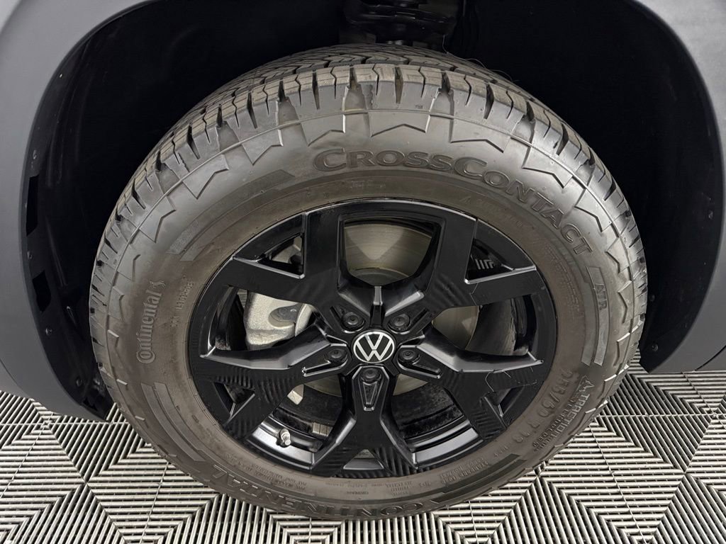 Used 2024 Volkswagen Atlas Peak Edition SE AWD/4WD image 10