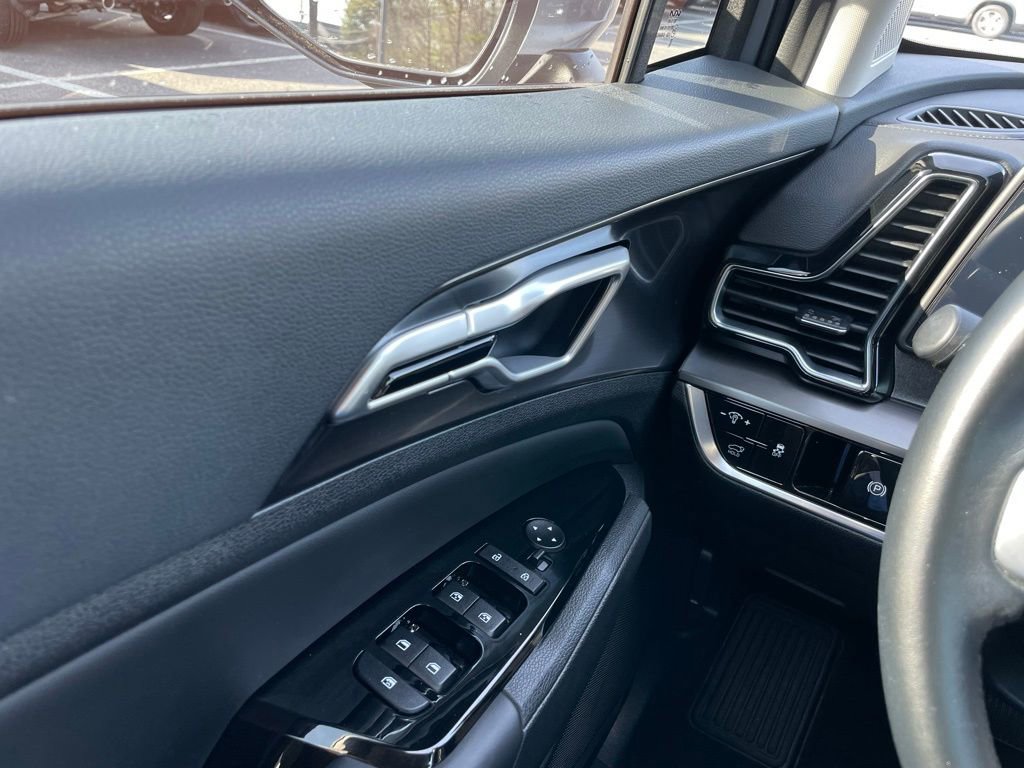 Used 2025 Kia Sportage EX w/ Premium Package image 23