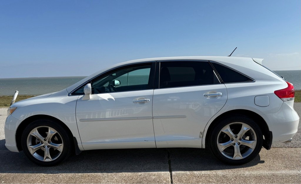 Used 2010 Toyota Venza w/ Premium Pkg #2 image 7