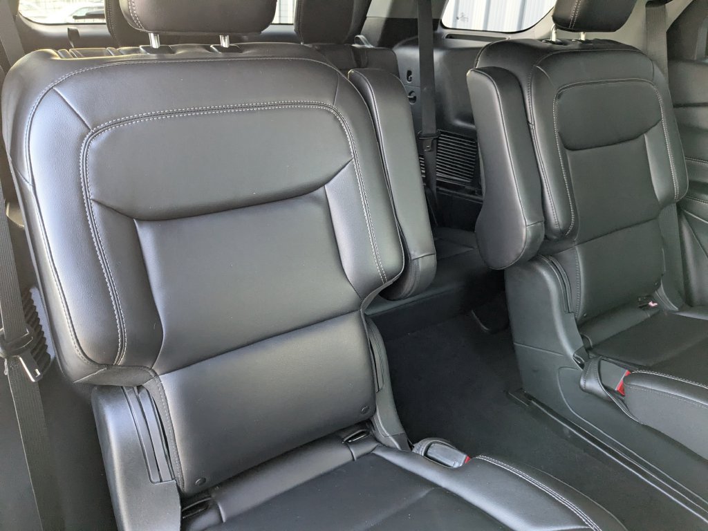 Used 2023 Ford Explorer XLT w/ Equipment Group 202A AWD/4WD image 32
