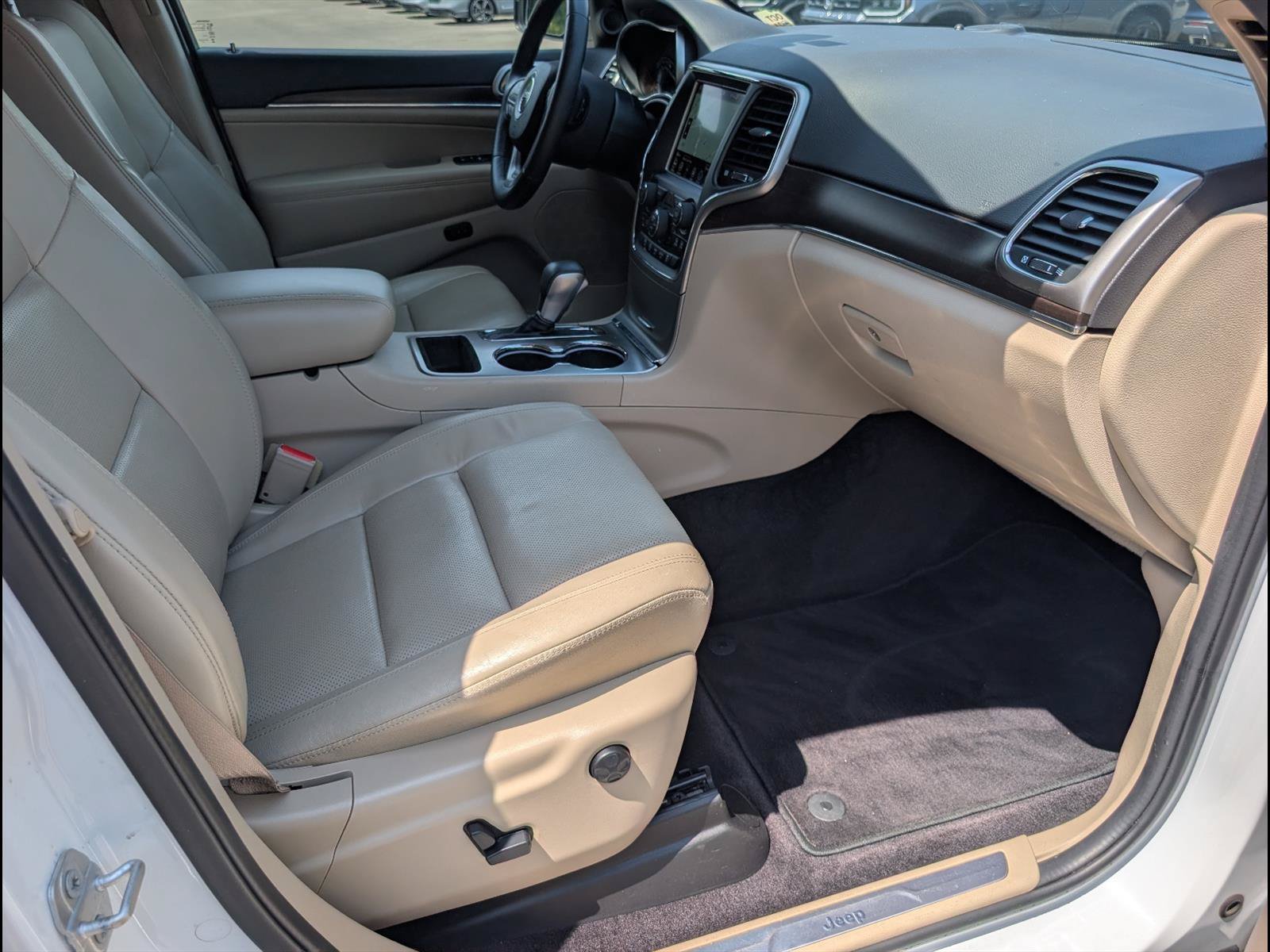 Used 2018 Jeep Grand Cherokee Limited w/ Luxury Group II RWD image 18