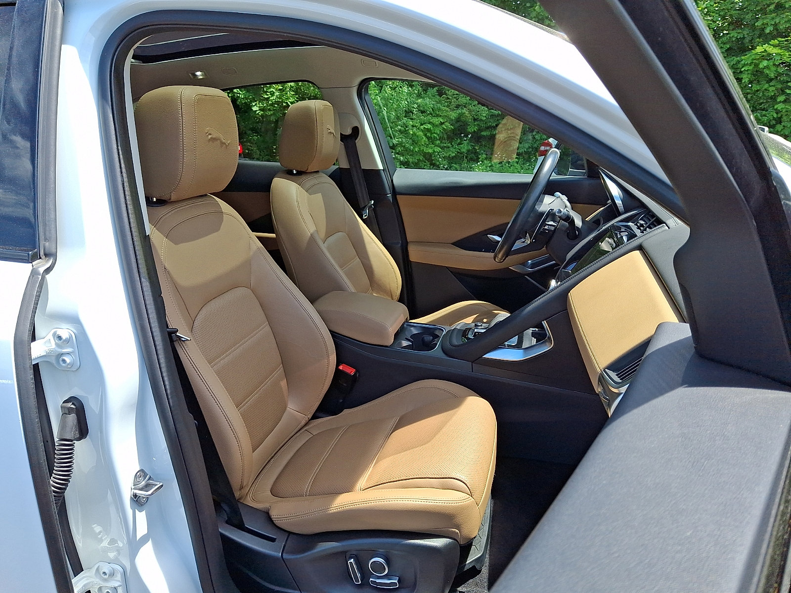 Used 2021 Jaguar E-PACE SE AWD/4WD image 3