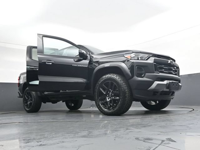 Used 2025 Chevrolet Colorado Trail Boss AWD/4WD image 41