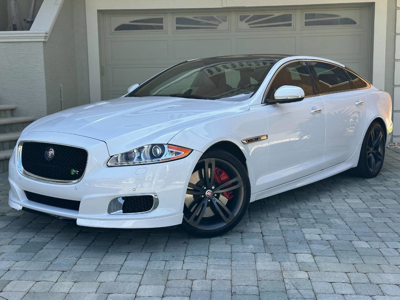 Used 2015 Jaguar XJ R LWB image 1