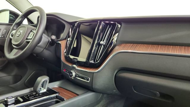 Certified 2023 Volvo XC60 T8 Plus AWD/4WD image 34