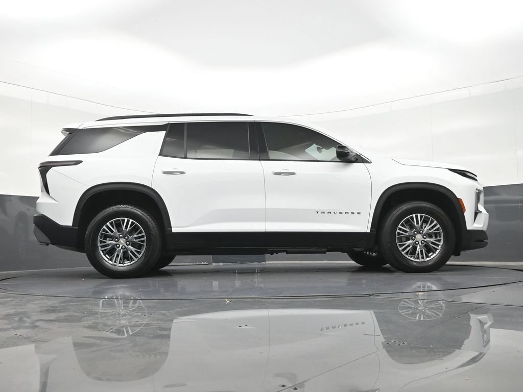 Used 2025 Chevrolet Traverse LT FWD image 30