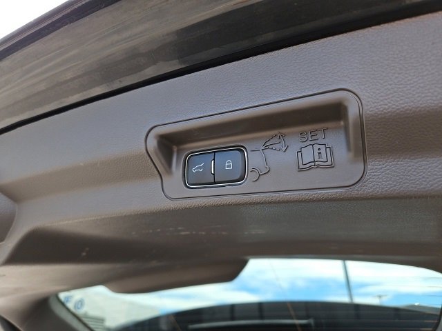 Used 2023 Ford Explorer Platinum w/ Technology Package image 18