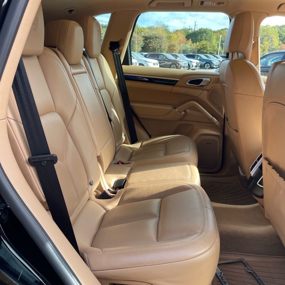 Used 2017 Porsche Cayenne S Platinum AWD/4WD image 12