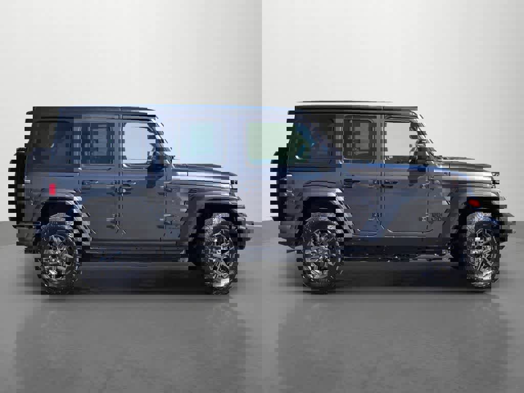 Used 2024 Jeep Wrangler Sport S image 7