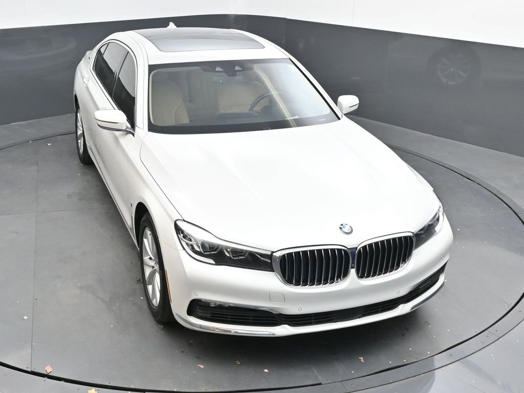 Used 2018 BMW 740e xDrive image 43
