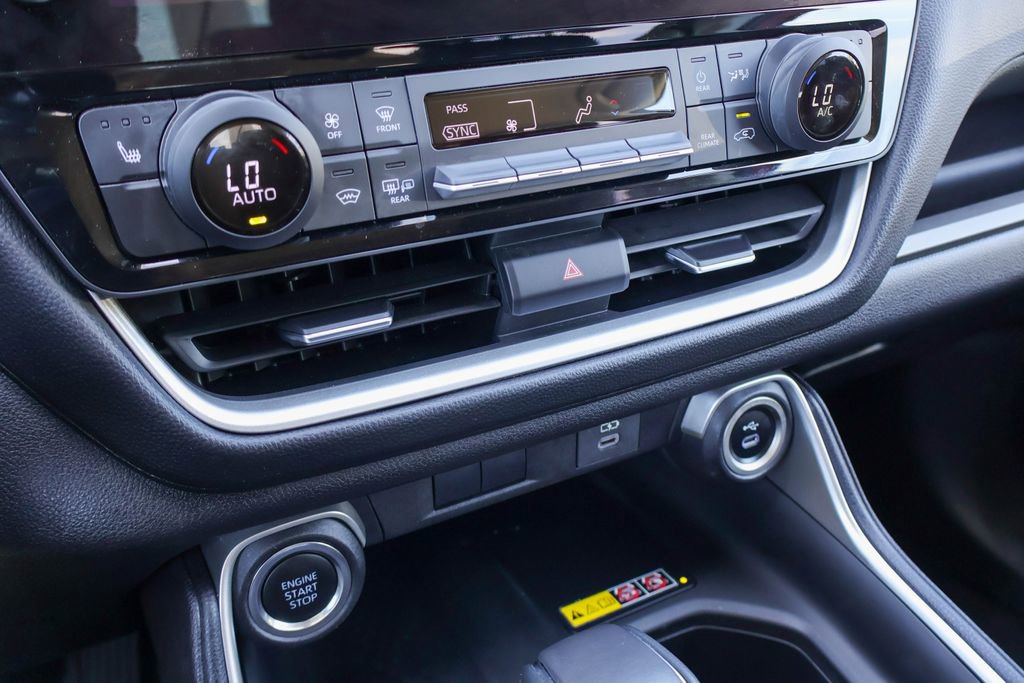 Used 2025 Toyota Grand Highlander AWD image 14