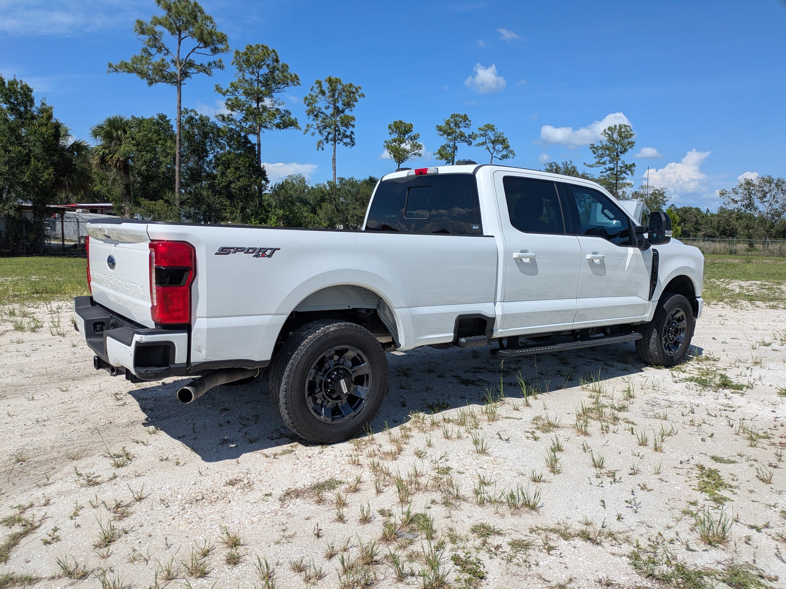 Certified 2024 Ford F250 Lariat w/ Lariat Ultimate Package AWD/4WD image 4