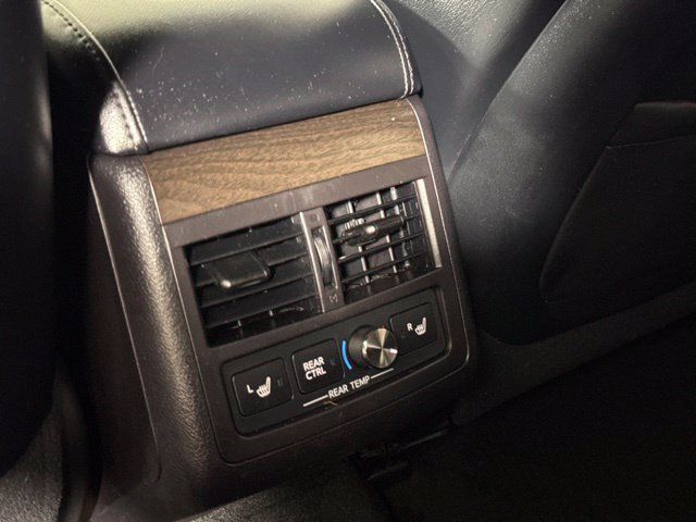 Used 2016 Toyota Avalon Limited w/ Toyota Safety Sense Package FWD image 32