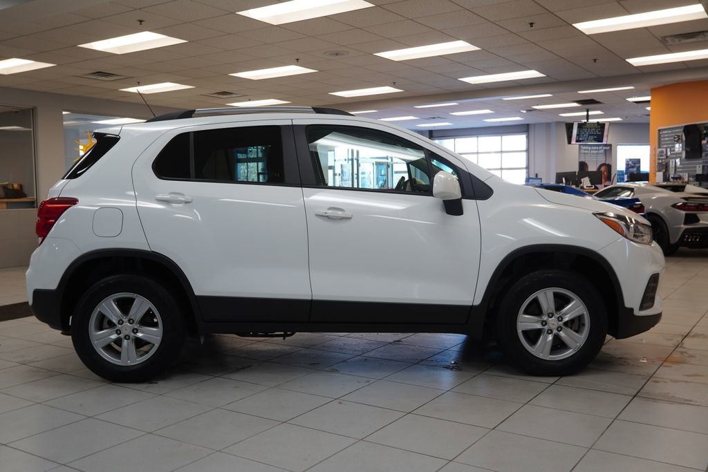 Used 2022 Chevrolet Trax LT w/ LT Convenience Package image 14