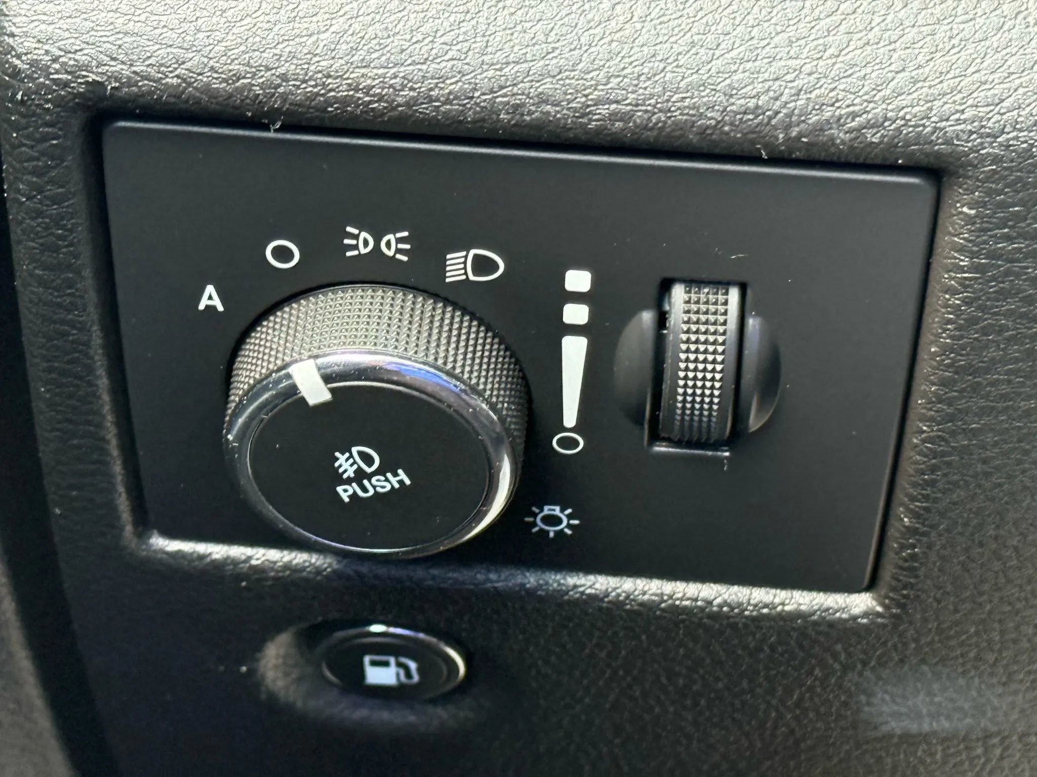 Used 2014 Jeep Grand Cherokee Limited AWD/4WD image 40