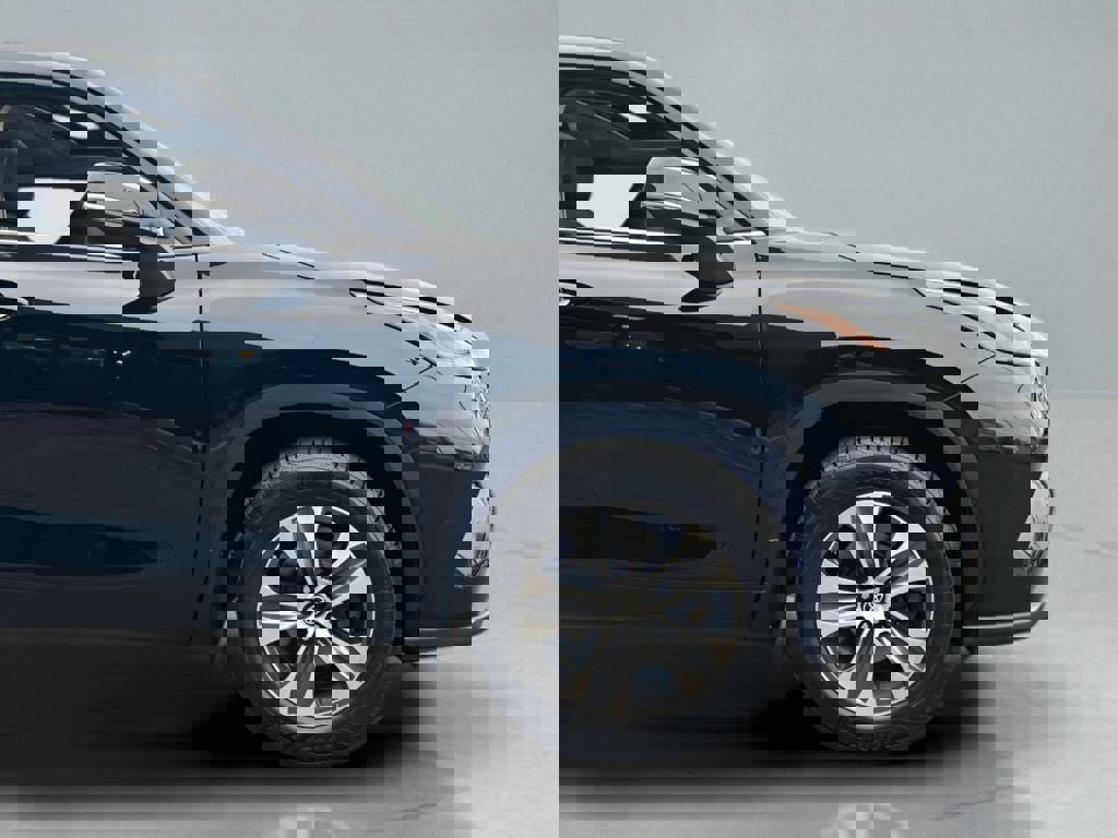 Used 2025 Toyota Highlander XLE image 11