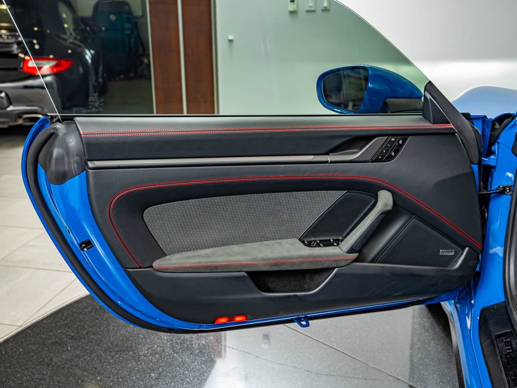 Certified 2025 Porsche 911 Carrera 4 GTS AWD/4WD image 30