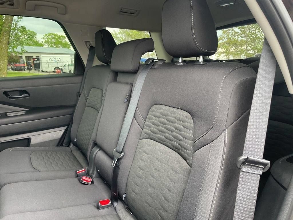 Used 2025 Nissan Pathfinder SV AWD/4WD image 31