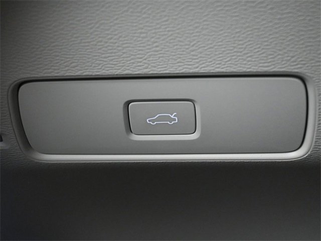 Used 2024 Volvo XC40 B5 Plus image 28