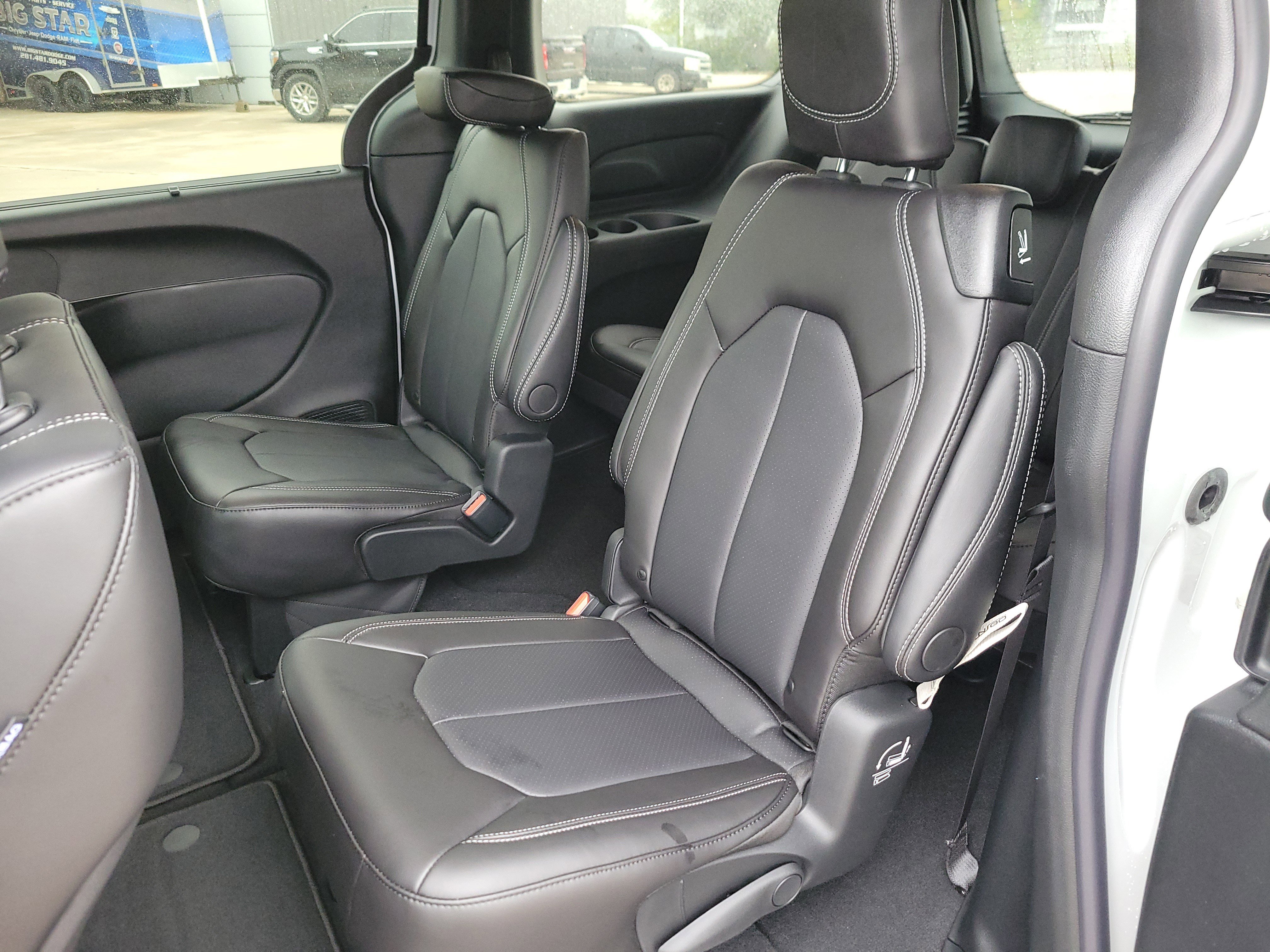 New 2026 Chrysler Pacifica Select w/ S Appearance Package FWD image 16