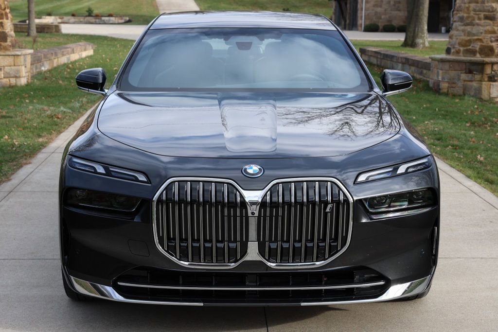 Used 2025 BMW i7 xDrive60 AWD/4WD image 7