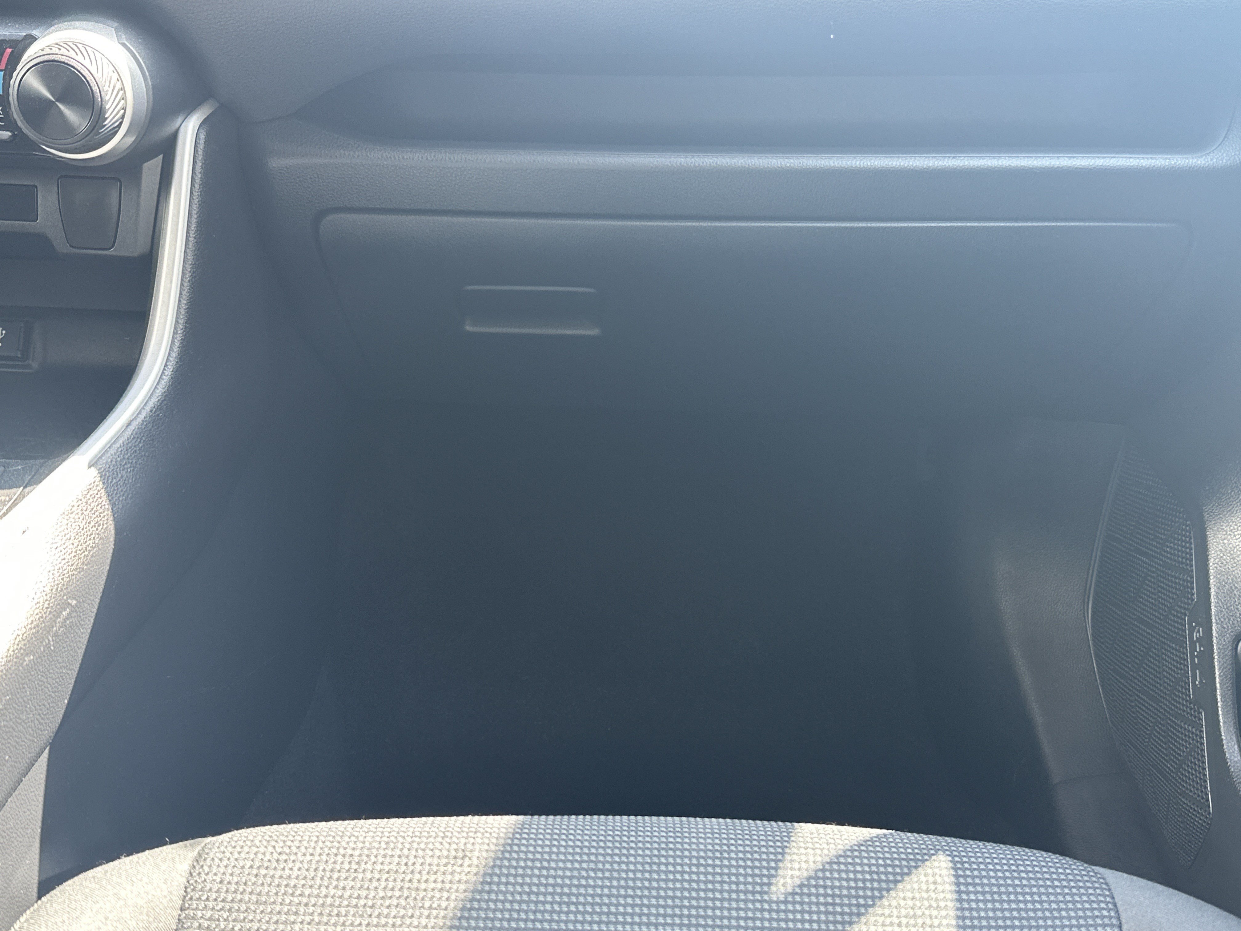 Used 2020 Toyota RAV4 LE FWD image 26