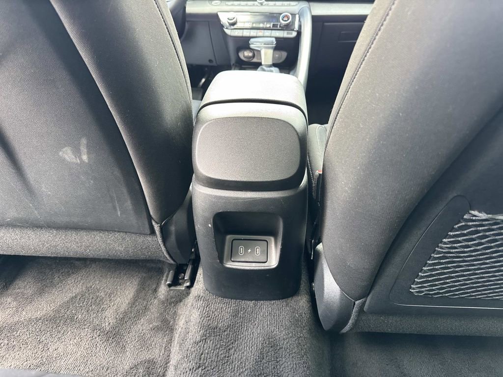 Used 2025 Hyundai Elantra SEL image 31