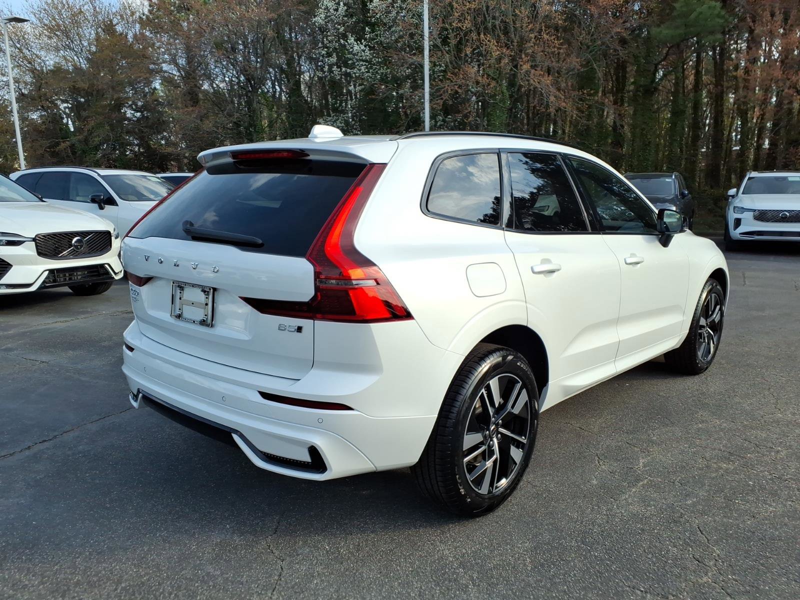 New 2026 Volvo XC60 B5 Core w/ Climate Package AWD/4WD image 3