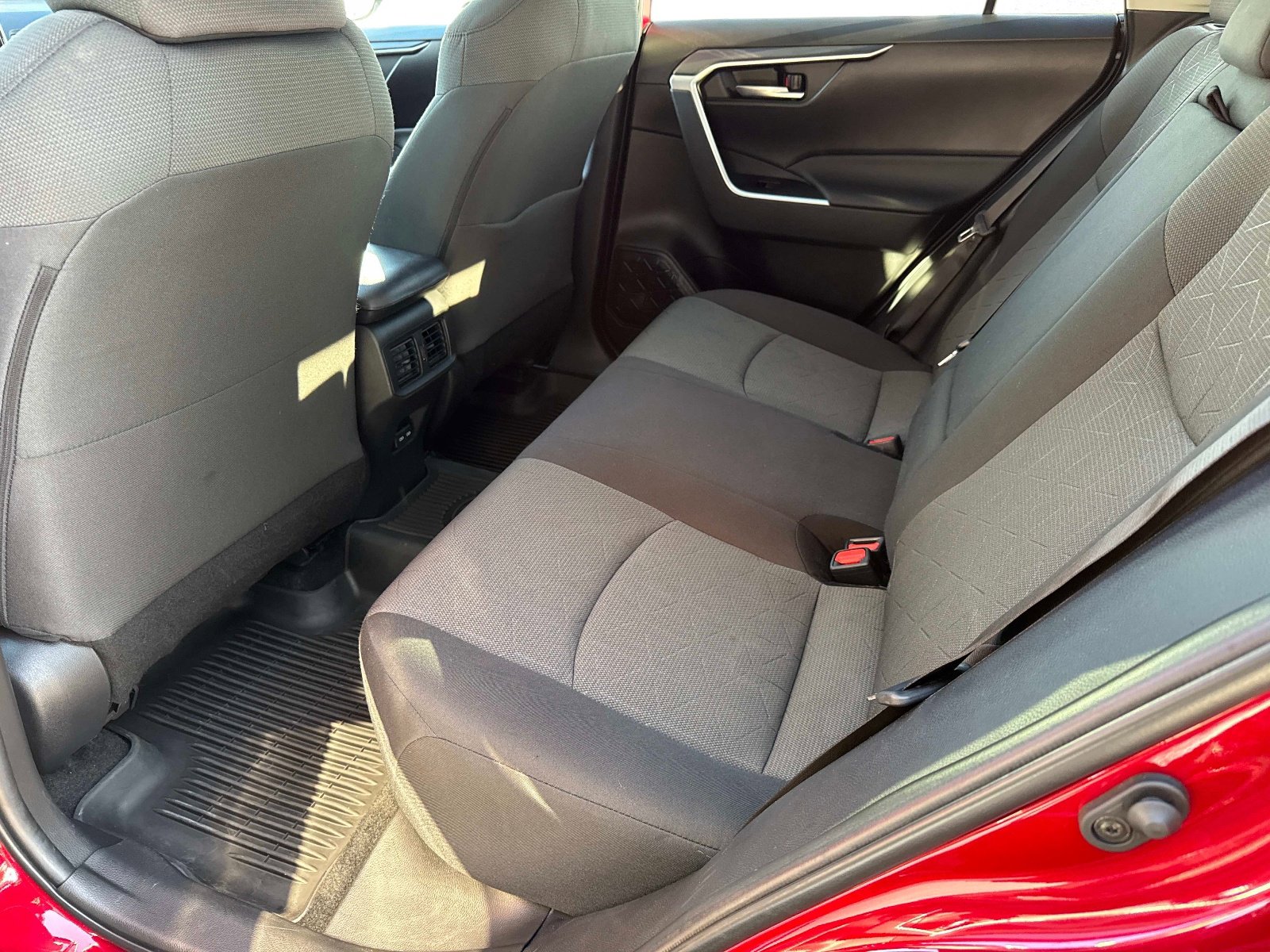 Used 2022 Toyota RAV4 XLE w/ Convenience Package image 15