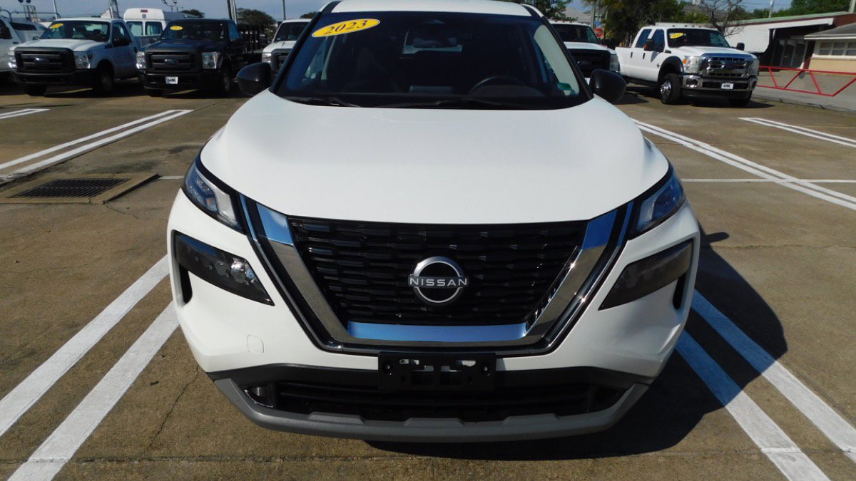 Used 2023 Nissan Rogue S image 5