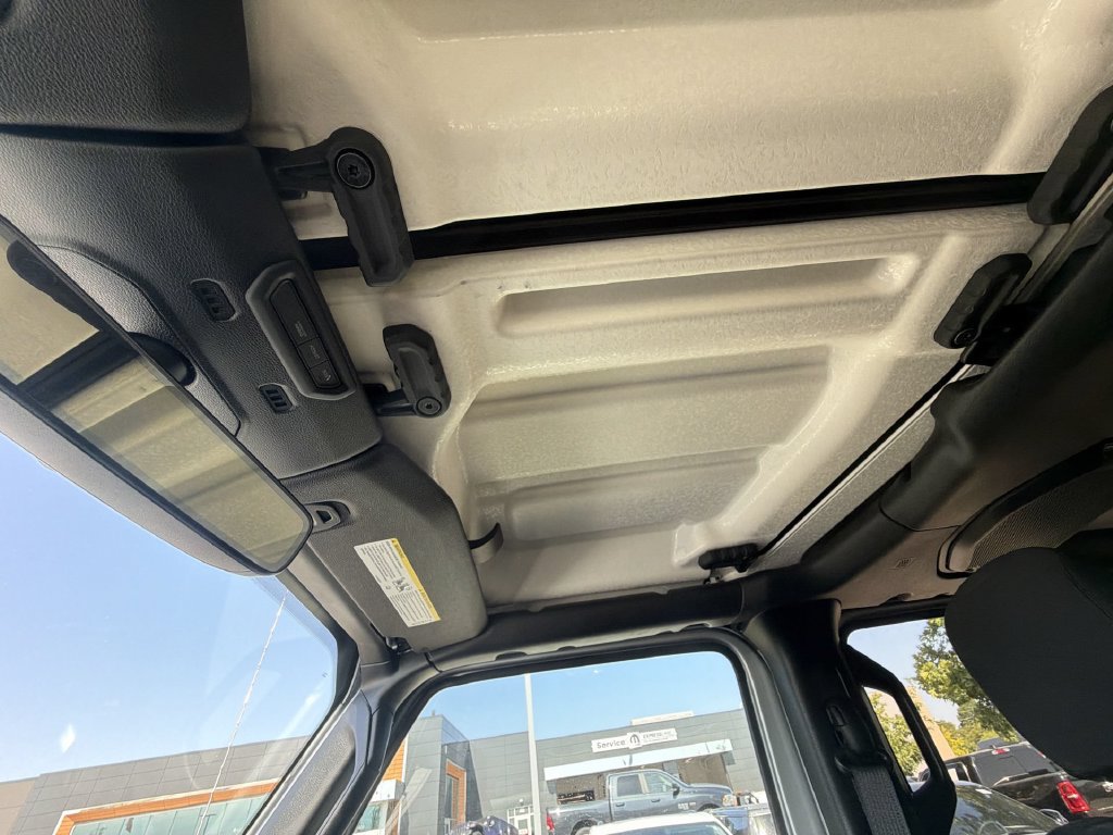 Certified 2023 Jeep Gladiator Mojave AWD/4WD image 11