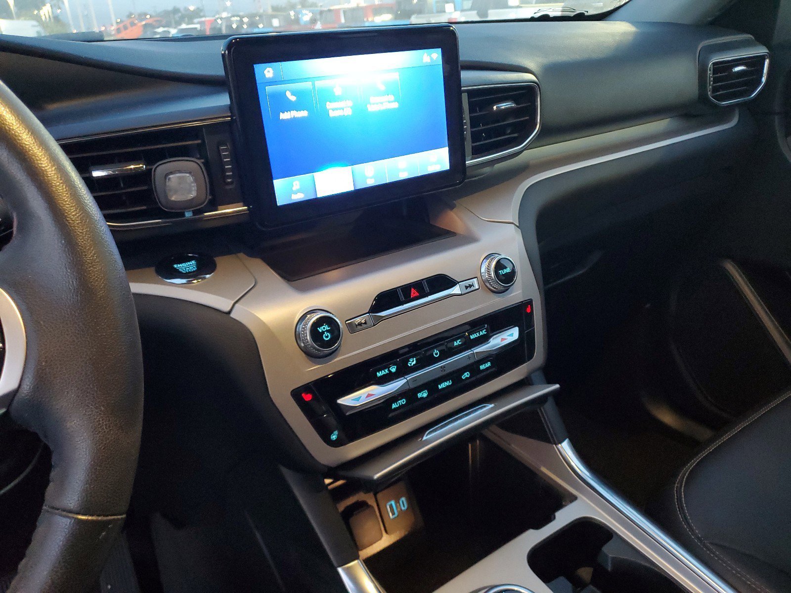 Used 2023 Ford Explorer XLT w/ Equipment Group 202A image 25