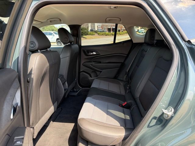 Used 2025 Chevrolet Trax LT FWD image 26