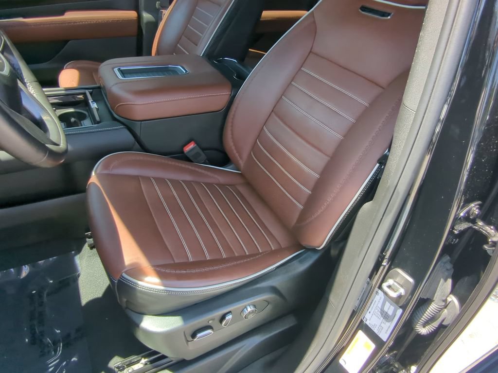 Used 2023 GMC Yukon XL Denali Ultimate AWD/4WD image 23
