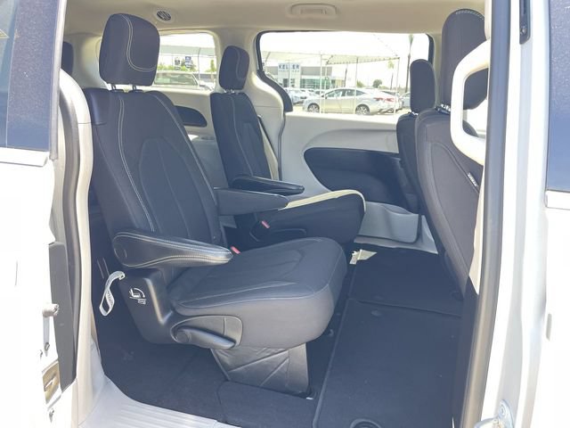 Used 2022 Chrysler Voyager LX FWD image 26